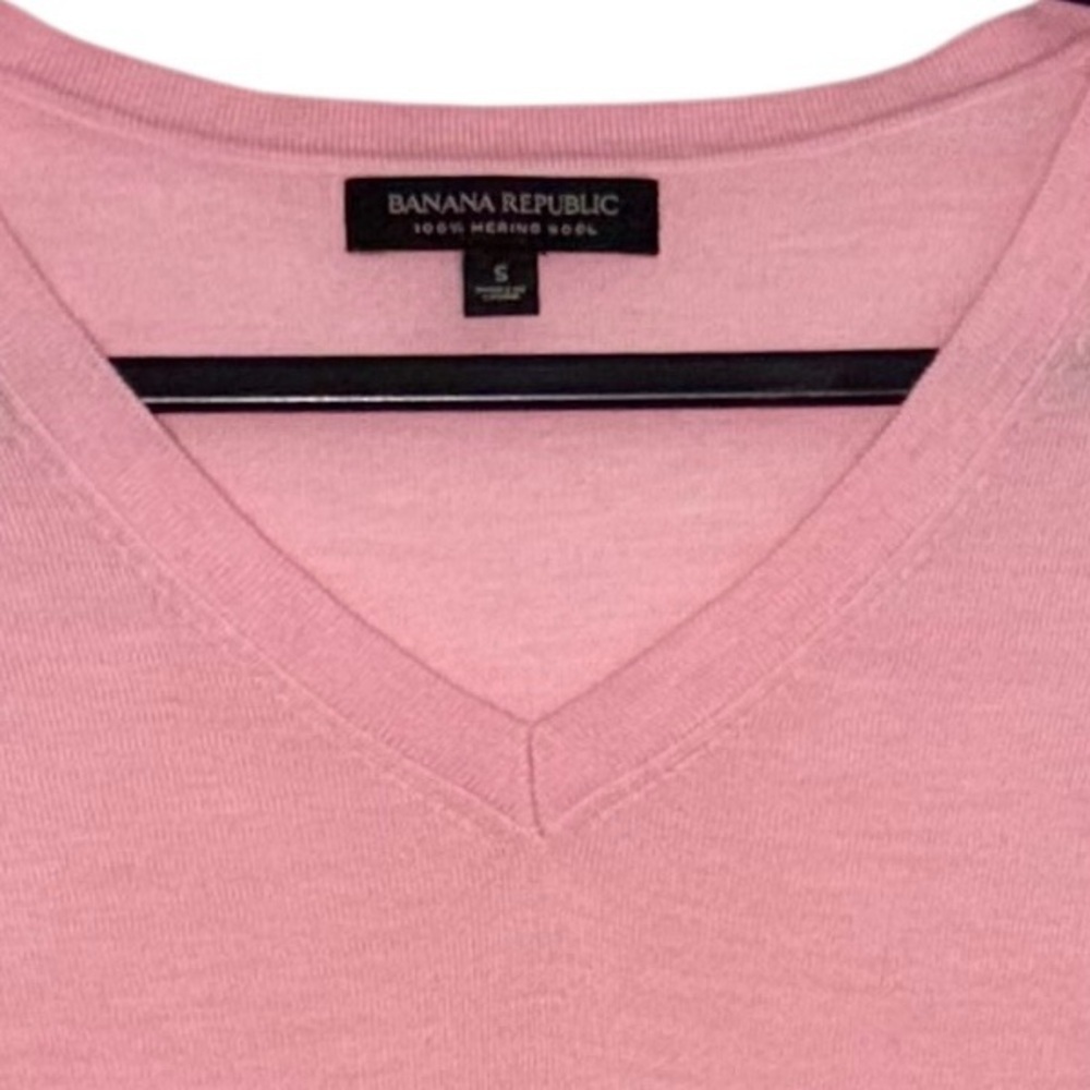 Banana Republic Soft Pink V-Neck Sweater Size Small - Picture 4 of 7